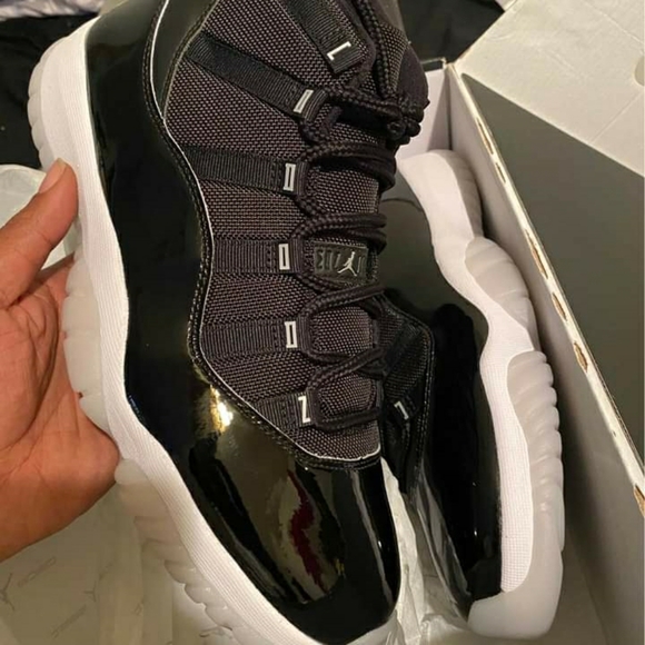 Jordan 11 - Picture 2 of 7